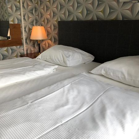 Hotel Moji Koeln Экстерьер фото