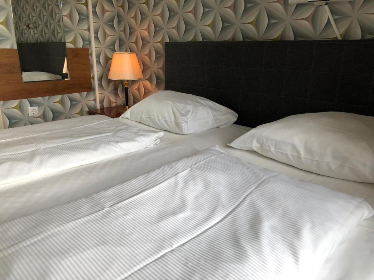 Hotel Moji Koeln Экстерьер фото