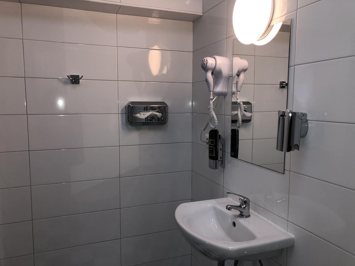 Hotel Moji Koeln Экстерьер фото