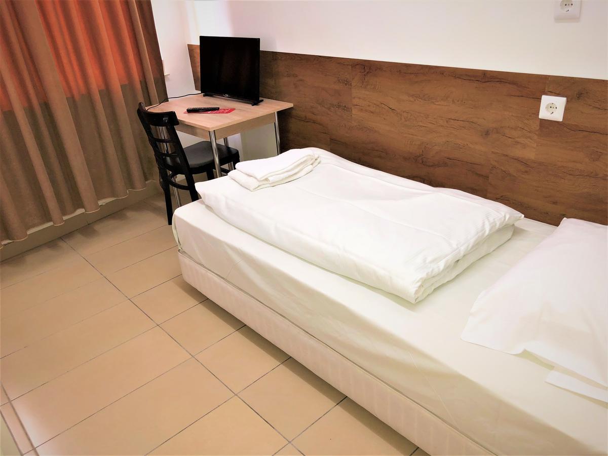 Hotel Moji Koeln Экстерьер фото